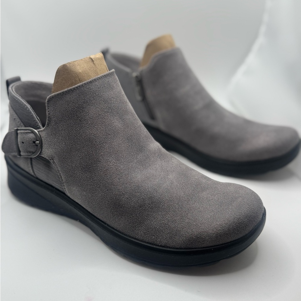 B Zees Gray Suede Ankle Boots Size 8